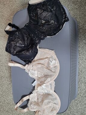 Never Worn; 2 Lace Underwire Bras, Apt. 9 And Unknown Brand, Size 38DD